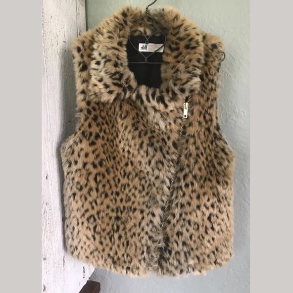 H&M Other - H&M girls faux fur leopard vest sz 10–11